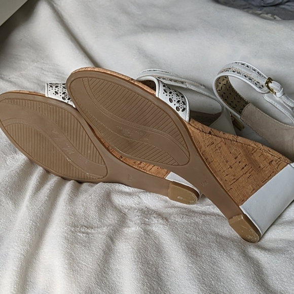 New with box 🌙🦋 Marc Fisher | white heels size 8 - Picture 4 of 7